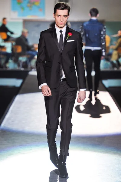 Look 32